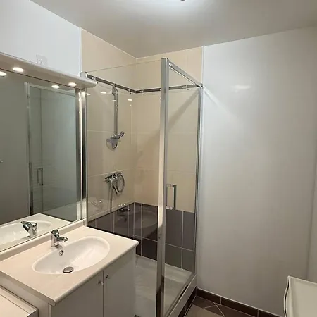 Deux Pieces Proche De La Avec Parking Privatif - Fr-1-465-131 Lejlighed *