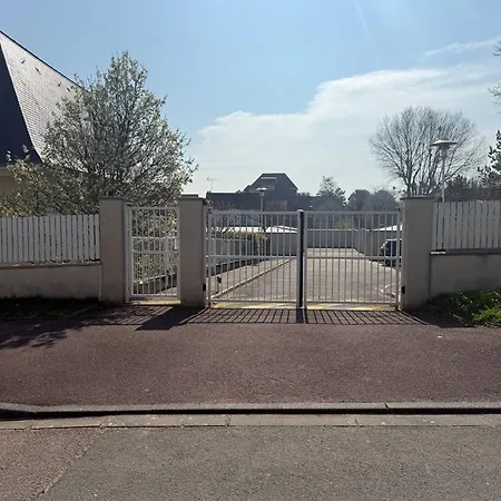Deux Pièces Proche De La Avec Parking Privatif - Fr-1-465-131 Appartamento Cabourg