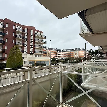 Apartment Deux Pieces Proche De La Avec Parking Privatif - Fr-1-465-131