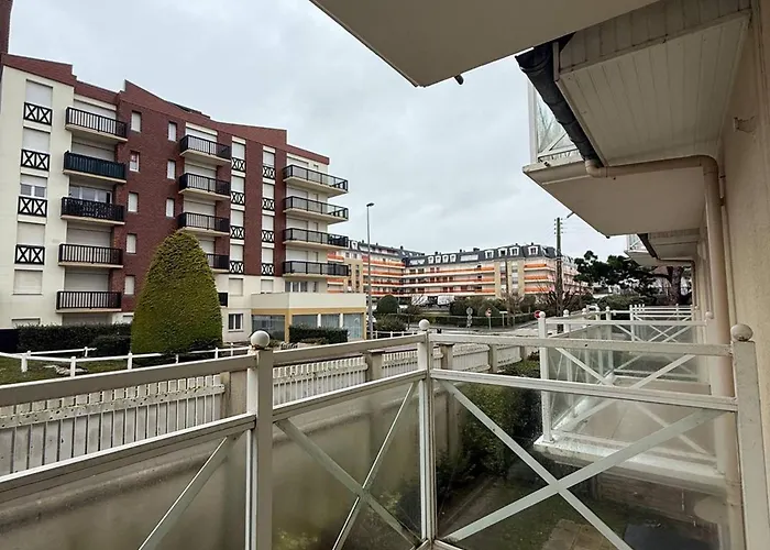 Apartment Deux Pieces Proche De La Avec Parking Privatif - Fr-1-465-131