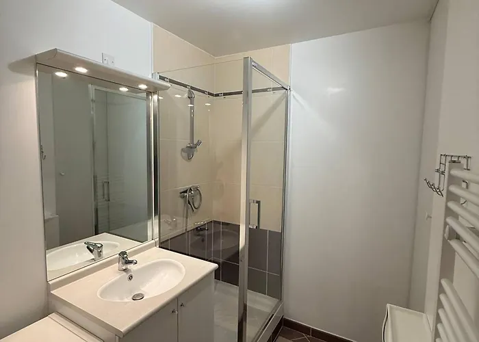 Deux Pieces Proche De La Avec Parking Privatif - Fr-1-465-131 Apartment *