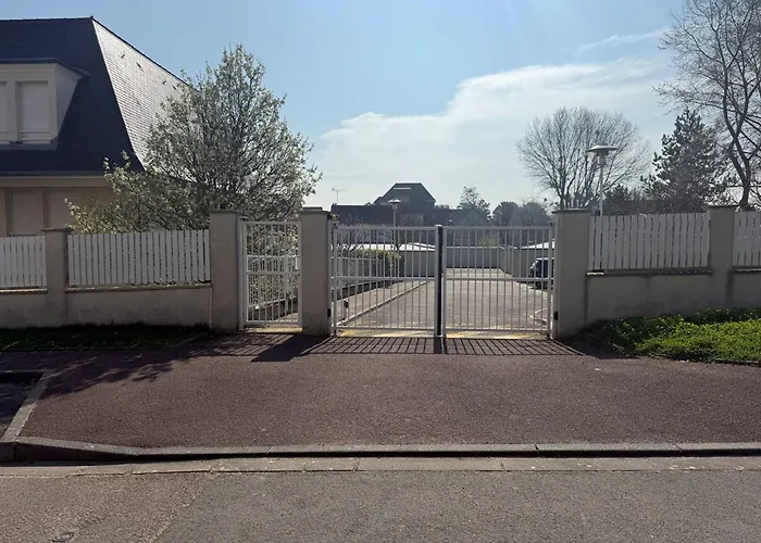Deux Pieces Proche De La Avec Parking Privatif - Fr-1-465-131 Apartment Cabourg